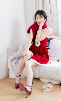 【物恋传媒】2611期：菜菜-高跟鞋、薄白丝（脚尖透明卡）、裸足、裸足摆盘剧情