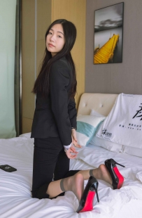 [袜啵啵] 245期：小甜豆-高跟鞋、短灰丝 [300P/1V/8.48G]