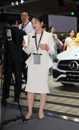 2306-2323=85√肉丝，平底鞋，轻熟