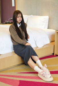 【御足摄影】011期：可爱鞋棉袜  [83张+12分钟]