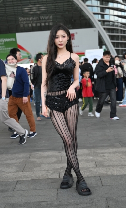 2306-1670=62√网丝拖鞋小姐姐