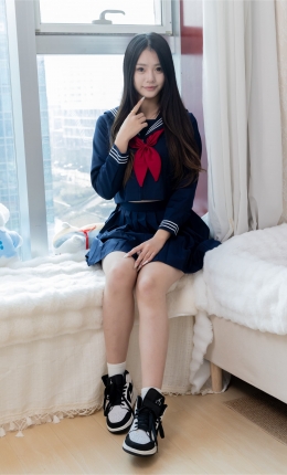 物恋传媒2655期：豆蔻-jk制服、板鞋、白棉袜、裸足