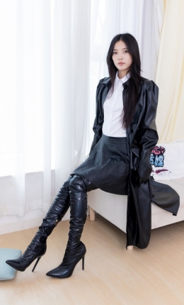 【物恋传媒】2542期：茯苓-高跟长靴、薄黑丝（脚尖加固款）、裸足（白色美甲