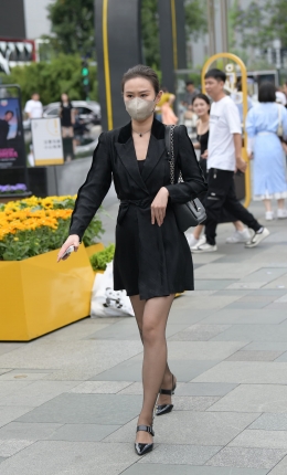 2306-1827=67√黑色裙黑色丝小姐姐