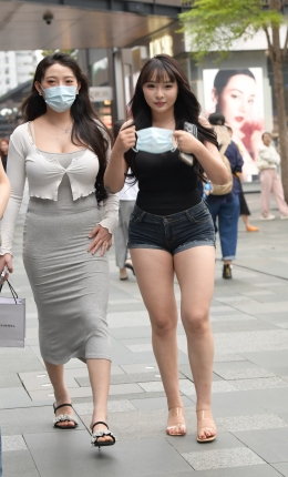 2306-2619=119√完美身材，丰腴紧身热裤